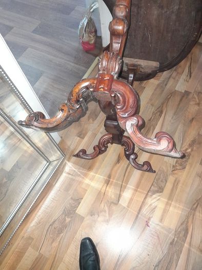 Beautiful Antique Kidney Shape Table