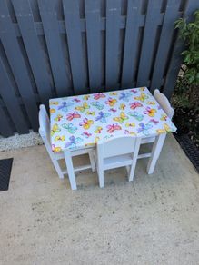 kids small table and 3 chairs
