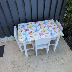 kids small table and 3 chairs