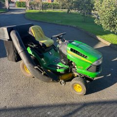 John Deere LA120 Ride on mower