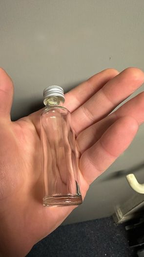 Small glass bottle with screw lid 20ml