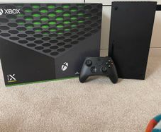 xbox series x ( comes with controller box and cables aswell )