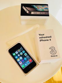 Vintage Mint Apple iPhone 4s boxed complete and car holder