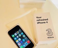 Vintage Mint Apple iPhone 4s boxed complete and car holder