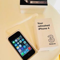 Vintage Mint Apple iPhone 4s boxed complete and car holder