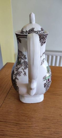 Country Life Large Coffee Pot Featuring Horse & Hounds  Made by Myotts Stafford England