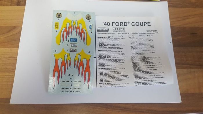 Lindberg 40's ford coupe model kit