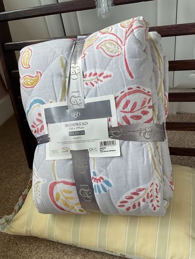 Bnwt grey bedspread double size