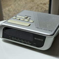 Sony Dream Machine ICF-C205 Vintage FM/AM Clock Radio - Classic Silver Design