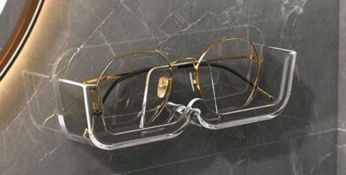 3 Clear Glasses Holders