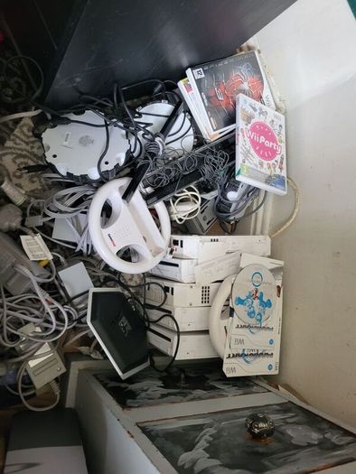 Wii Bundle. Fast Sale No Room