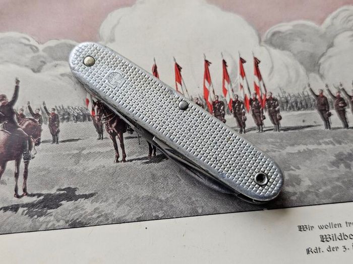 Vintage Victorinox Alox Soldier Original Swiss Army Knife Issued year 1976 Discontinued Model Collectable