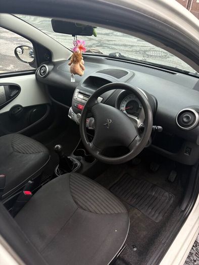 2013 Peugeot 107 1.0 petrol 5-door manual