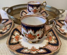 Rare find: Royal Albert, "Royality" Edwardian Tea Setting for 4  & Tray