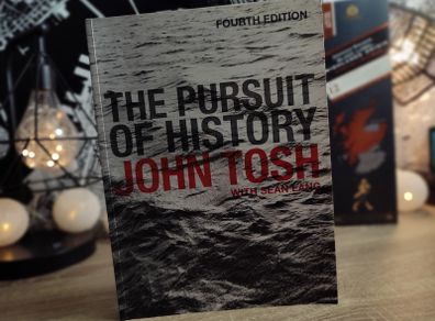 The Pursuit of History ! by John Tosh ! Fourth Edtion ! 2006 ! by Pearson !