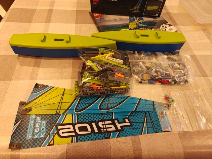 lego technic Catamaran