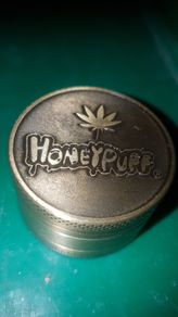 Honeypuff Golden Leaf metal herb grinder 3 layer