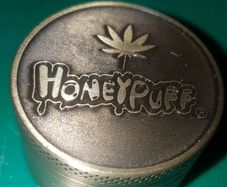 Honeypuff Golden Leaf metal herb grinder 3 layer