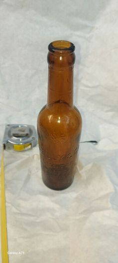 kelly & co tipperary old vintage bottle, collectors item, see pictures for condition good, sold as seen,free shipping within Ireland, thank you