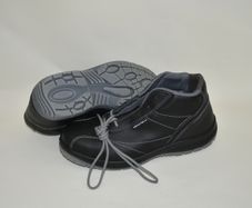 Safety boots