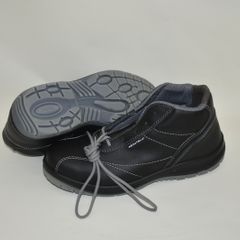 Safety boots