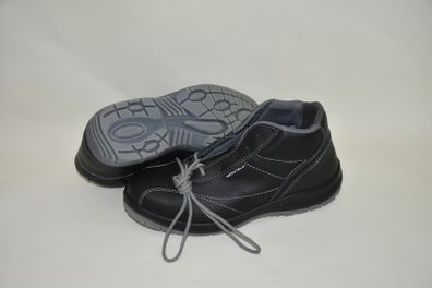 Safety boots