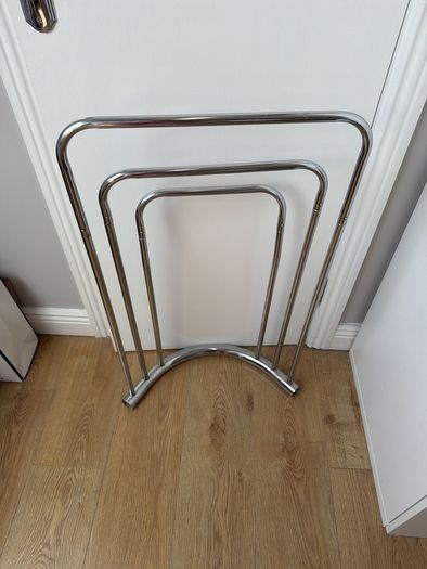 Towel / Storage Rail