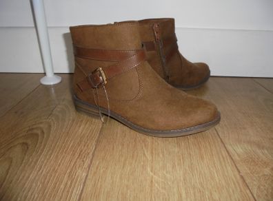 Girls boots, size 1
