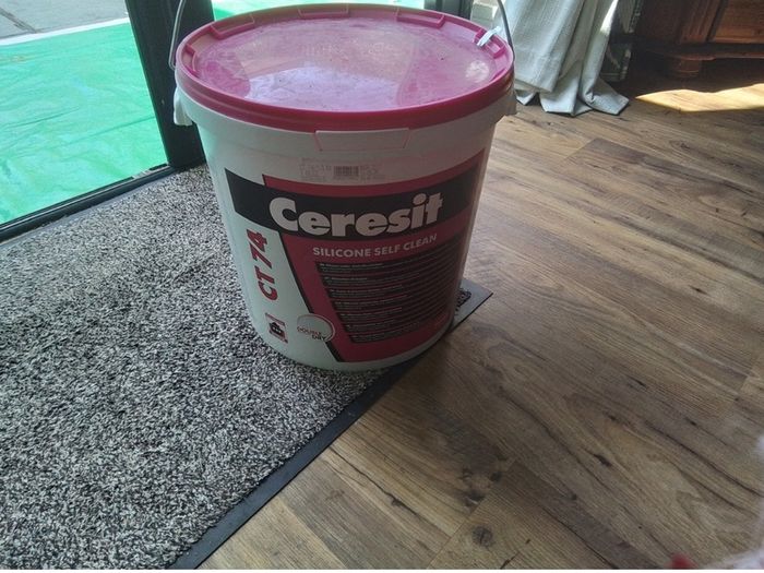 Cersit 2 in 1 white base coat and Silicone render