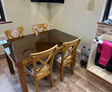 Kitchen/dining table