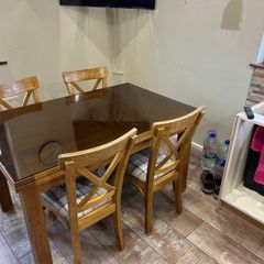 Kitchen/dining table