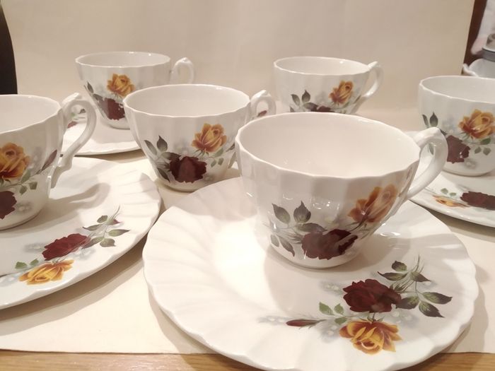 Vintage Myott Meakin 1982 Staffordshire England cups and plates