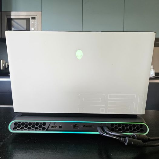 Dell Alienware Area-51m 17.3" Intel Core I9-9900k 256gb 1tb 48gb Nvidia Geforce Rtx 2080