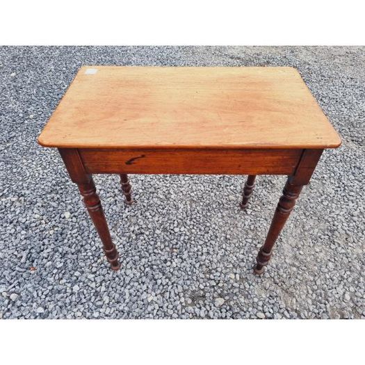 Side Table on Turned Legs KAS870