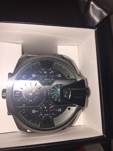 Diesel Uber Chief Gunmetal Watch broken