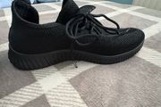 Crosshatch Womens Runout Trainers Black Mono Textile upper. Synthetic sole.