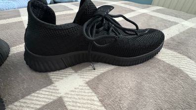 Crosshatch Womens Runout Trainers Black Mono Textile upper. Synthetic sole.