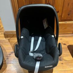 Maxi Cosi Car seat &  2 Isofix