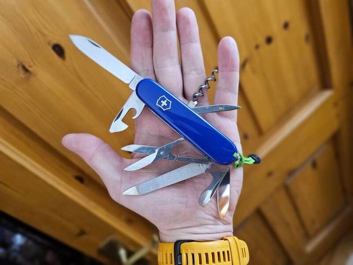 Vintage Victorinox Mountaineer Discontinued Version Collectable Swiss Army Knife 91mm