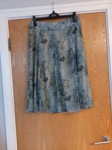 B. Young Skirt.  S. 12.   New - No Tag.