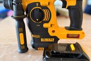 DeWalt DCH253 18V SDS-Plus Rotary Hammer Brand New + 4Ah Battery