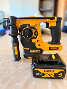 DeWalt DCH253 18V SDS-Plus Rotary Hammer Brand New + 4Ah Battery
