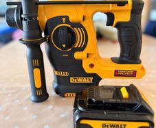 DeWalt DCH253 18V SDS-Plus Rotary Hammer Brand New + 4Ah Battery