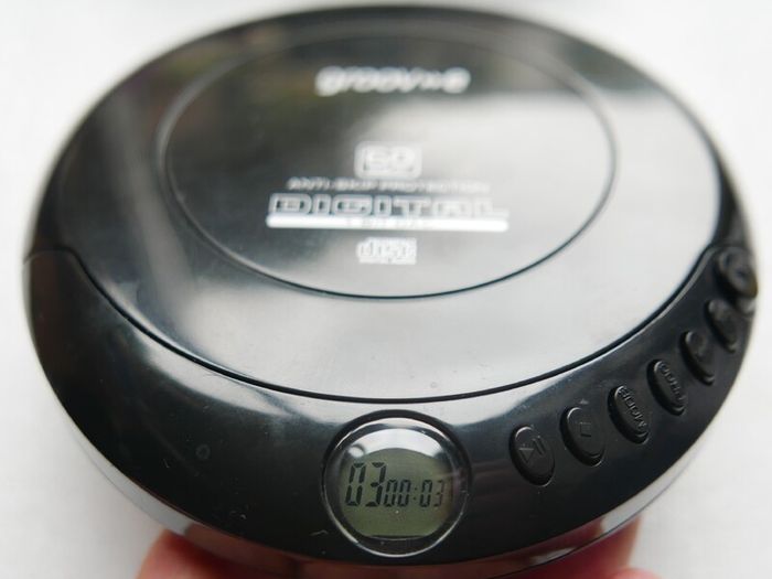 Groov-e Personal Portable CD Player Black GV-PS110-BK Works Well.