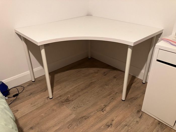 corner desk