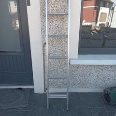 Two piece extendable ladder