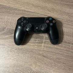 PlayStation 4 v2 Controller (Read ad)