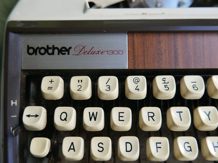 Brother Deluxe 1350 Vintage typewriter (in working order)