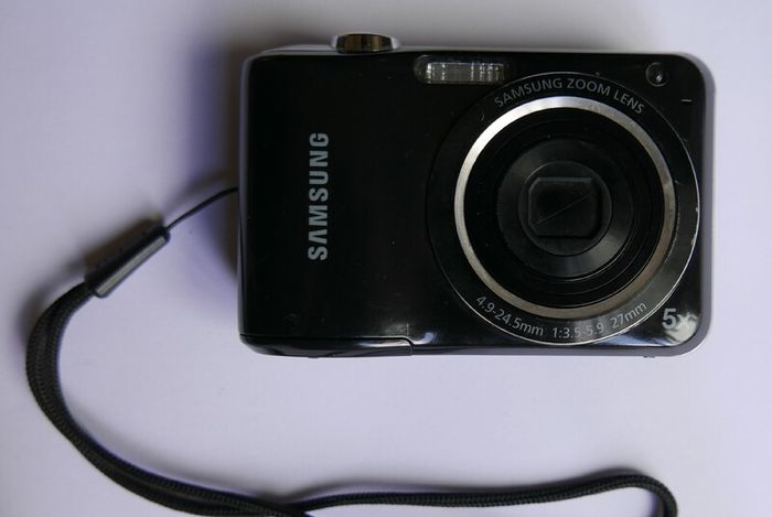 Samsung ES30 Black 12.1MP digital compact camera Tested