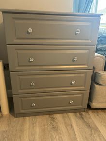 chest of drawers
